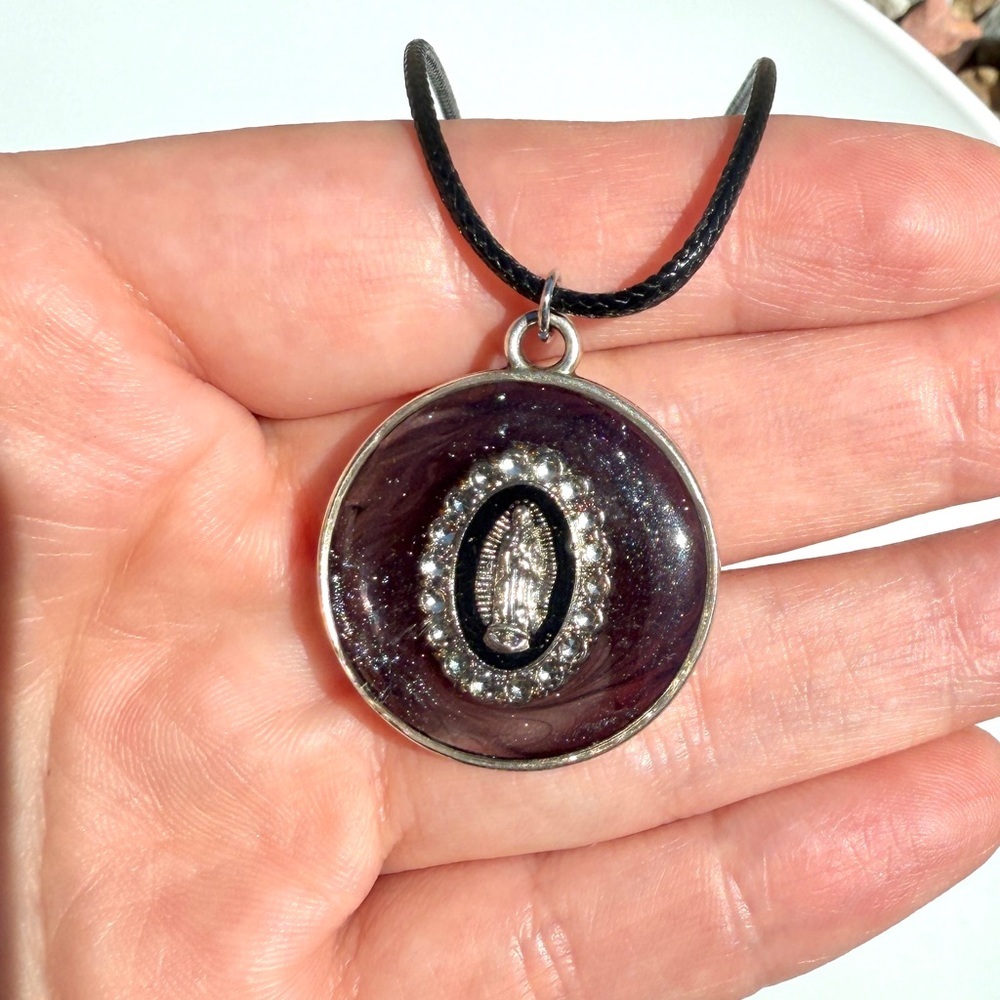 Elegant Silver Resin Pendant Necklace Handmade - Picture 6 of 6